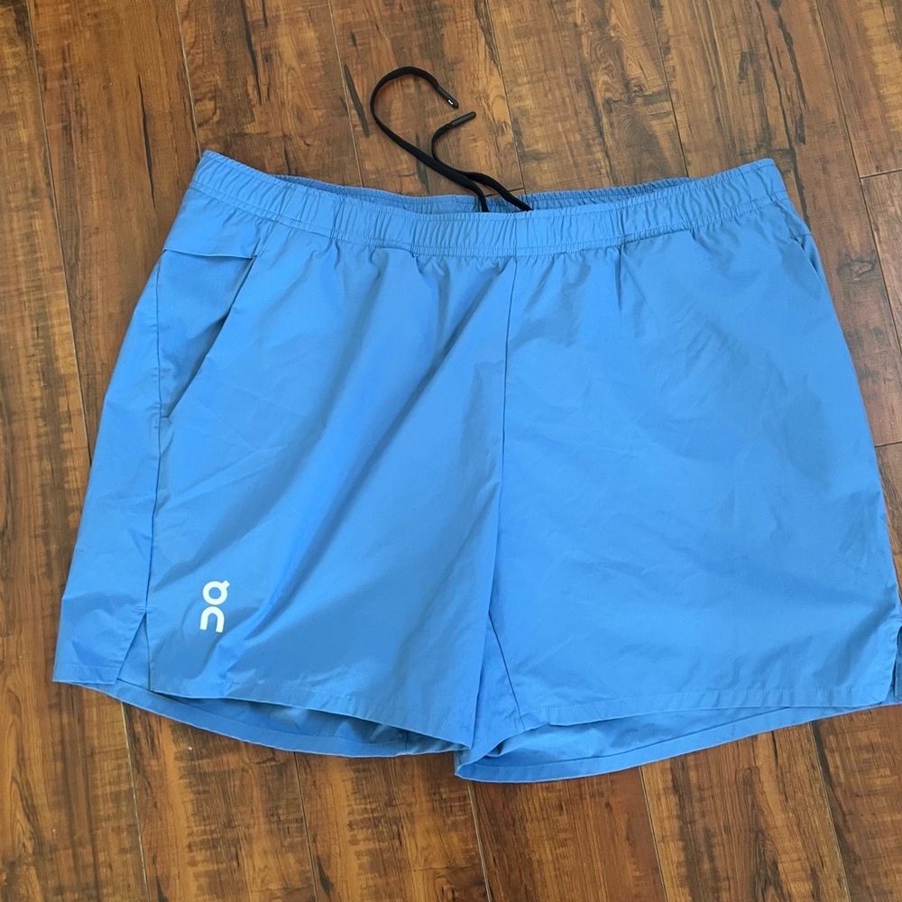 On Running ESSENTIAL SHORTS - Picture 5 of 11